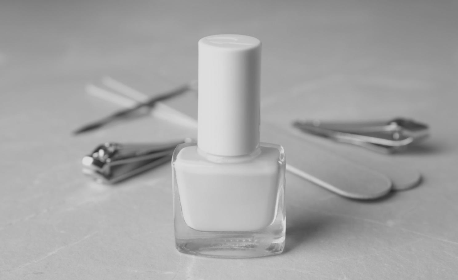 Studenti durante una sessione pratica di nail art avanzata